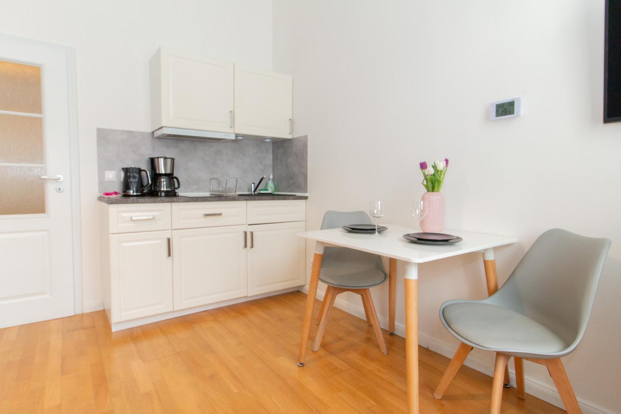 Stay Inn Apartments Stepanska Prague Exterior photo